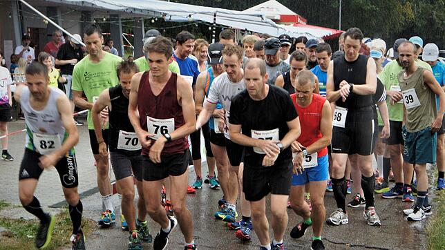 Beim Crosslauf, zu dem am Samstag 31 Erwachsene um 18 Uhr bei der Murgtal-Trophy starteten, siegte bei den Männern bis 30 Jahren in ...