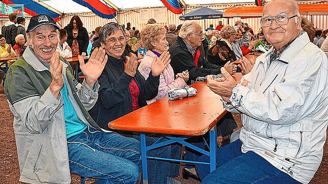 Das Schonacher Volksfest ist ein beliebter Anlass, sich zu treffen, zu feiern und sich kulinarisch verwöhnen zu lassen &ndash; das wird ...