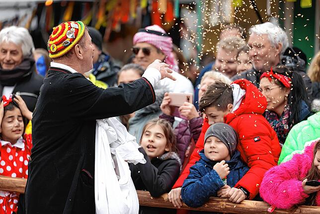 Bild 11: Narrenbaumstellen auf dem Radolfzeller Marktplatz