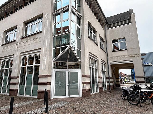 Was wohl mit diesem größten Leerstand der Villinger Innenstadt, der ehemaligen Commerzbank, passieren wird? Noch ist die Zukunft des ...