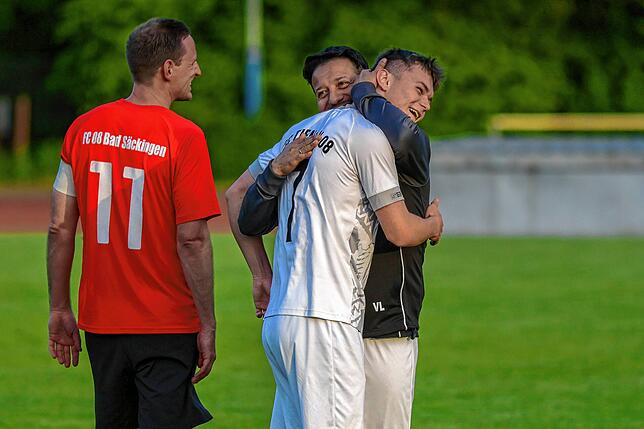 Bild 1: FC 08 Bad Säckingen unterliegt beim FC Tiengen 08 II mit 2:3 – und wir haben Fotos!