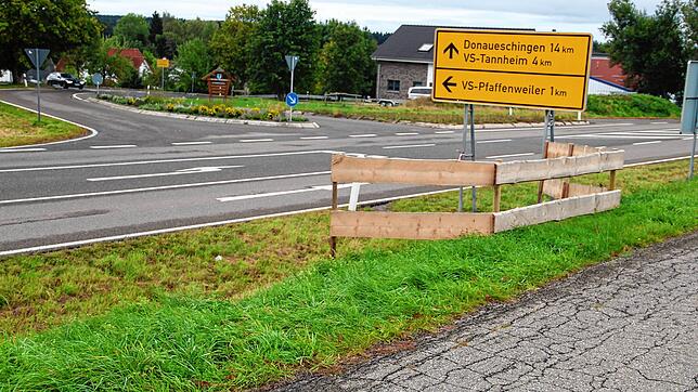Damit Fußgänger und Fahrradfahrer die  L 181 nicht mehr an der mittleren Ortseinfahrt überqueren, hat die Ortverwaltung Pfaffenweiler ...