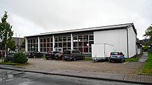 An der Nord-West-Ecke der Gemeindehalle Gurtweil soll die Energiezentrale mit Hackschnitzelbunker für die Nahwärmeversorgung ein- und ...