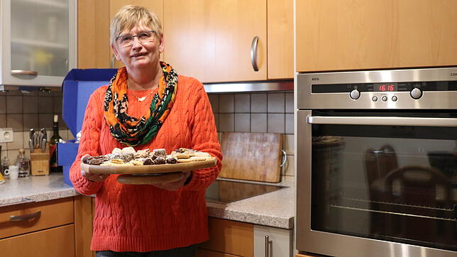 Anita Brockhaus backt in ihrer Küche massig Plätzchen &ndash; 37,2 Kilogramm waren es 2019. Die Hobbybäckerin verrät einige Tipps und ...