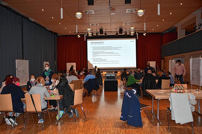 In Kleingruppen erarbeiteten die Bürger, die ganz unterschiedliche Interessensgebiete zur Werkstatt mitbrachten, Vorschläge und Visionen.