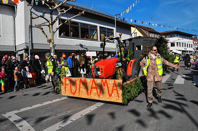 Bild 19: Historische Narrenzunft begeistert mit ihrem Umzug am Fasnetssunntig
