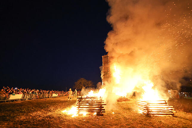 Bild 23: Litzelstetten 2025: Diese Funkenfeuer-Bilder fangen die Tradition perfekt ein!