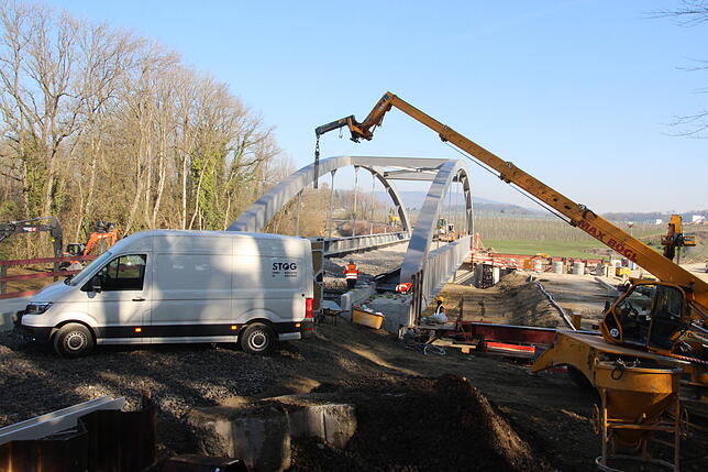 Eine Eisenbahnbrücke am Haken.