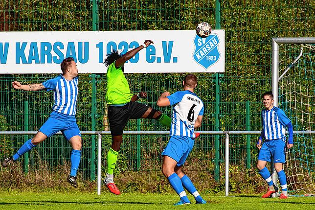 Bild 26: SV Karsau verteidigt die Tabellenspitze durch einen 4:2-Erfolg gegen Verfolger Spvgg. Wehr