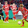 Freiburgs Ritsu Doan am Ball in der DFB-Pokal-Partie gegen den FC St. Pauli.