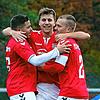 Tim Goldmann vom FC Kluftern (Mitte) hat das SÜDKURIER-Tor des Monats August erzielt.