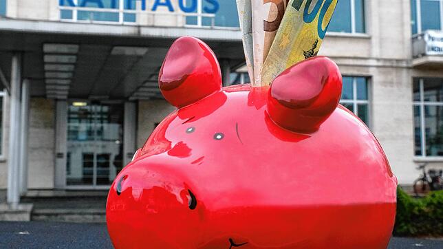 An ihr Sparschwein &ndash; also an die Rücklagen &ndash; wird die Stadtverwaltung herangehen müssen, um einen Haushalt aufstellen zu ...