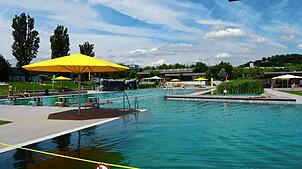Mit Bildern vom Naturbad in Herrenberg hatte die Stadt Schopfheim in ihrer Pro-Naturbad-Stellungnahme geworben – die Gegner sehen das ...