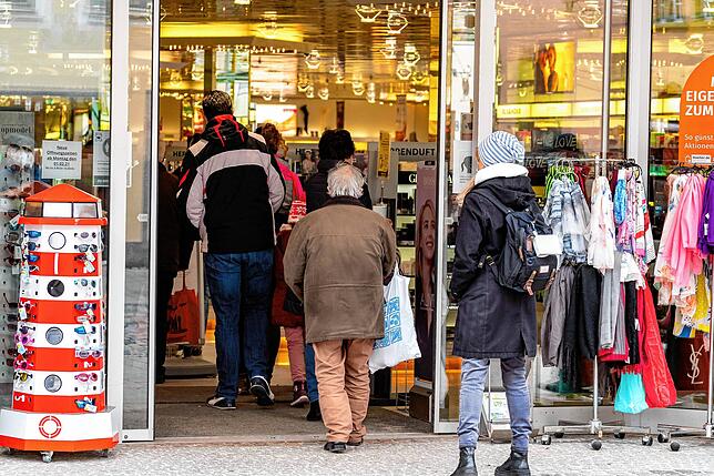 Erster Einkaufssamstag im März in Villingen nach der Lockerung des Corona Shutdowns.