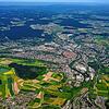 Im Schwarzwald-Baar-Kreis (hier ein Blick auf Villingen in Richtung Schwarzwald) sind wieder mehr Bauplätze für Einfamilienhäuser ...
