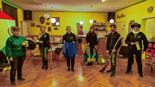 Zwischen Bedauern und einem kleinen Funken Hoffnung, die Fasnacht 2021 in einem anderen Rahmen zumindest ein bisschen feiern zu können, ...