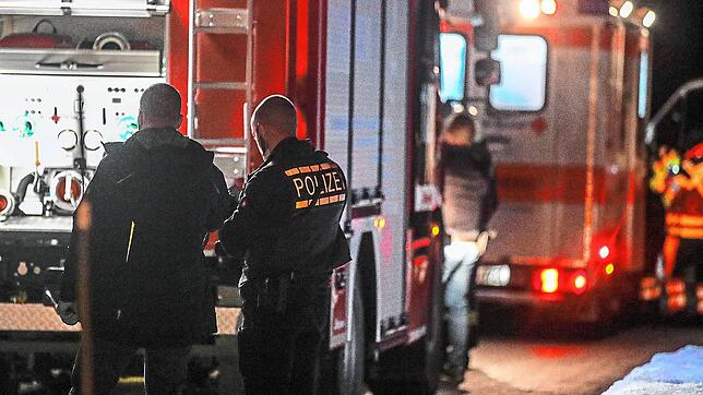 Während die Rettungskräfte am Donnerstagabend um das Leben des 61-Jährigen kämpfen, laufen bereits die Ermittlungen der Polizei zum ...