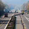Blick auf die Baustelle an der Talbrücke Stockacher Aach an der A98 beim Autobahnparkplatz Nellenburg.
