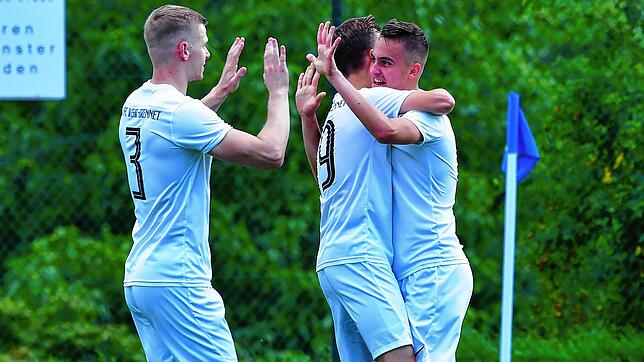Jubel: Die SG FC Wehr/Brennet setzte sich im Duell zweier Bezirksligisten mit 4:1 beim SV Buch durch und spielt nun im Achtelfinale beim ...