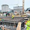Hier geht es voran: Beim Berufsschulzentrum nahe der Z-Brücke wird am ersten Teil des neuen Werkstattgebäudes gearbeitet. Andreas ...