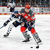 Wild Wings-Stürmer Alexander Karachun (vorne) war mächtig enttäuscht und verärgert nach dem Auftritt seiner Mannschaft in Köln. Karachun ...