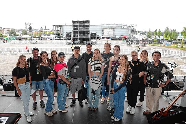 Bild 33: Alligatoah am Bodensee – Die Fans fluten das Areal Klein Venedig