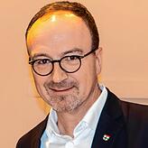 „Das Wasser ist Teil unserer Stadt, genauso wie der Aufenthalt am, im und auf dem Wasser dazugehört. Was für ein Glück!“, findet ...