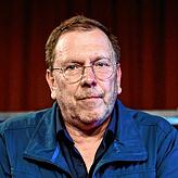 René Pollesch, Theaterregisseur und Autor, wurde 2021 Intendant der Berliner Volksbühne. Im Februar 2024 starb er mit 61 Jahren.