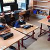 Unser Bild zeigt Schüler der Carl Orff Schule im Unterricht Mitte Januar. Hier üben die Kinder, mit digitalen Lerninhalten umzugehen. ...