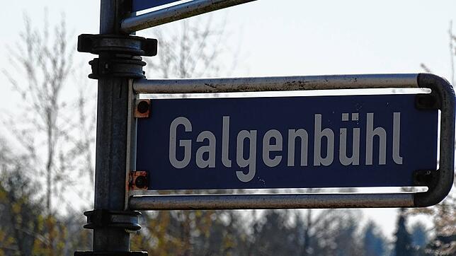 Die Straße &bdquo;Galgenbühl&ldquo; führt direkt zu dem Platz, wo der Henker früher sein Handwerk verrichtete.