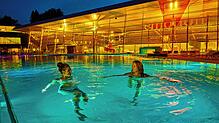 (Archivbild) Das Wasser im Panorama-Pool der Bodensee-Therme Konstanz hat in der Regel 35 Grad.