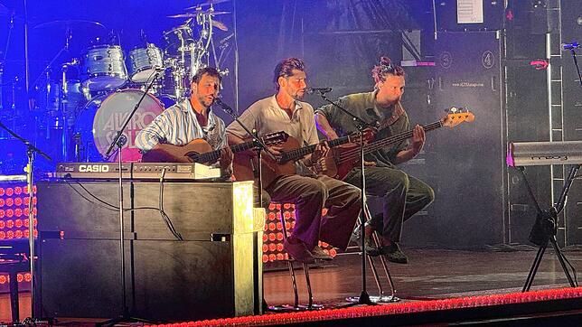 Bild 12: Alvaro Soler in Friedrichshafen: Konzert begeistert Besucher am Seeufer (Teil 2)