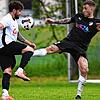 Kein Durchkommen: Steven Bertolotti (links, gegen Yannik Böhler) vom Pokalverteidiger SG FC Wehr/Brennet unterlag im Duell der ...