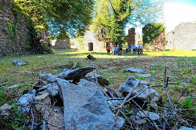 Solche Steinebrocken hatten sich im April 2019 aus der Felswand gelöst und waren mit hoher Geschwindigkeit in die obere Festung gekracht.
