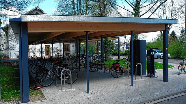 Vor der offiziellen Einweihung schon gut frequentiert: Die neue Bike and Ride-Station am Bahnhof Böhringen-Rickelshausen mit 94 ...