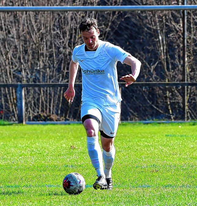 Immer noch aktiv: Michael Bauder trainiert nicht nur den Nachwuchs, sondern spielt auch immer noch aktiv in der 3. Mannschaft. Das Foto ...