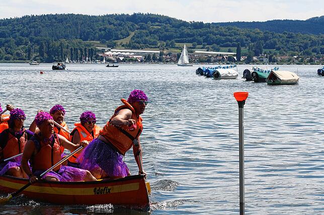 Bild 19: Radolfzell: Rein ins Boot und gleich ins Wasser: Das Großkanadierrennen 2025 in Bildern