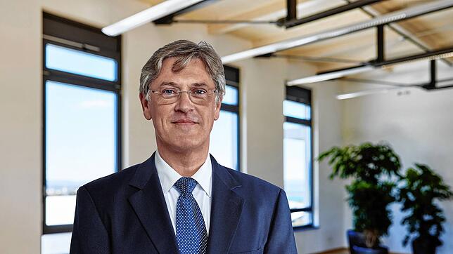 Arndt Lüdtke ist Chef der Tegometall-Gruppe, ein metallverarbeitender Mittelständler mit 700 Mitarbeitern und 120 Millionen Euro Umsatz. ...
