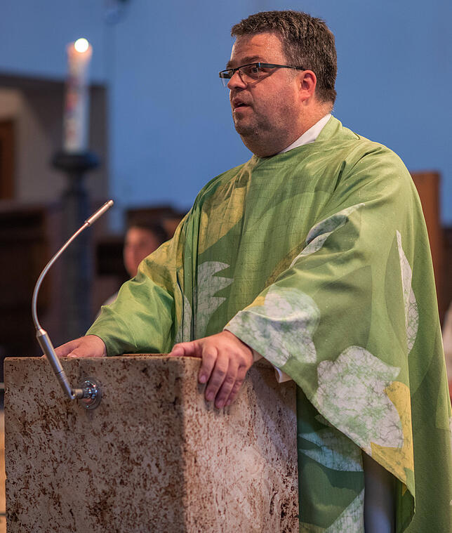 Dekan Christoph Neubrand verabschiedet sich von den Gläubigen der Seelsorgeeinheiten seines bisherigen Dekanats und der Herz-Jesu-Kirche ...