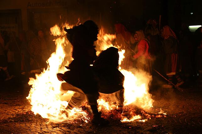 Bild 6: Oje die Fasnet hat ein Loch: Bilder von der Hexenverbrennung in Pfullendorf