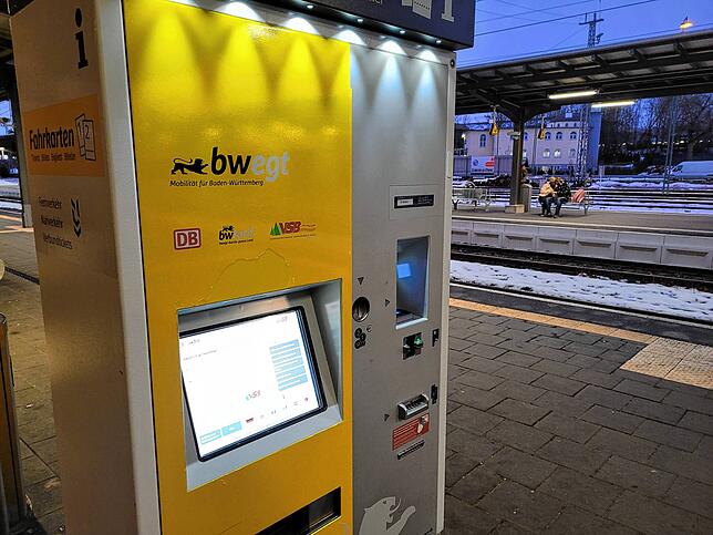 Bahnhof in Villingen: Die Ticketpreise sinken ab Januar im Jahresabo deutlich. Für junge und ältere Fahrgäste gibt es jedoch deutliche ...