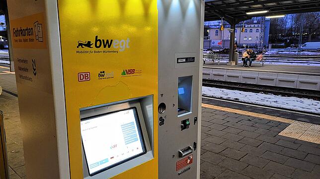 Bahnhof in Villingen: Die Ticketpreise sinken ab Januar im Jahresabo deutlich. Für junge und ältere Fahrgäste gibt es jedoch deutliche ...