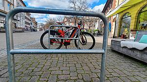 „Unverzichtbar“ sind für die IG Velo die Radständer vor dem Unverpackt-Laden. Das Neumöblierungskonzept sieht aber vor, dass einige ...