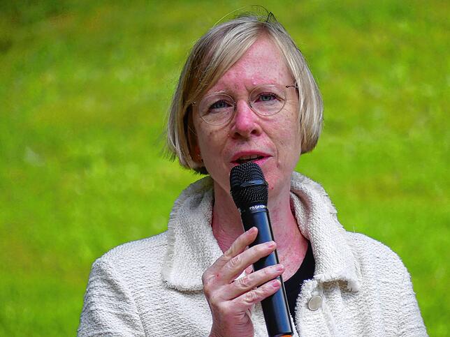 Landrätin Stefanie Bürkle fordert zum solidarischen, demokratischen Zusammenstehen auf.