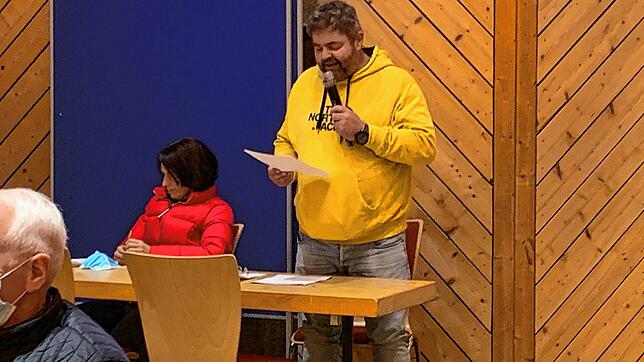 Oswald Matt trägt im Gemeinderat die Bedenken der Bürger von Tiefenhäusern in Bezug auf den geplanten Vodafone-Mast vor.