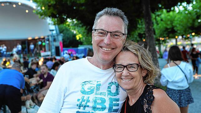 Bild 19: Beim Stadtgartenfest treffen sich die Konstanzer. Alle Fotos vom ersten Abend