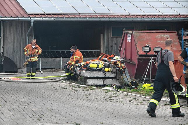 Bild 40: Scheune brennt: Bilder vom Großeinsatz der Feuerwehr in Bernau-Goldbach