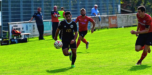 Bild 23: FC Hochrhein besiegt den FC Wallbach deutlich mit 4:0 &ndash; und wir haben die Bilder!