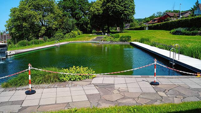 Noch ist das Frickinger Naturbad für den offiziellen Badebetrieb gesperrt, aber ab dem Freitag nach Fronleichnam kann an den ...