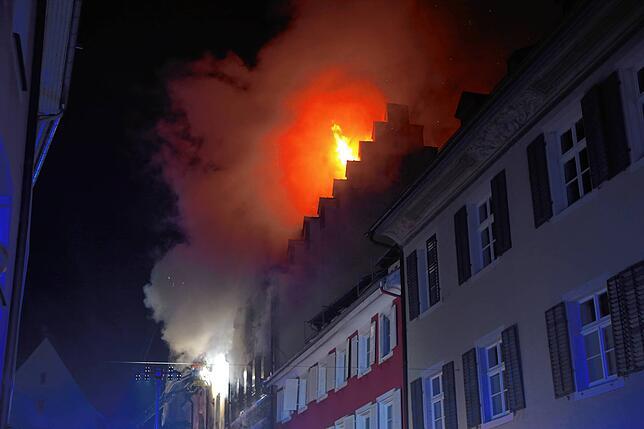 Bild 2: Großbrand in der Konstanzer Altstadt: Bilder vom größten Feuerwehreinsatz seit Jahren